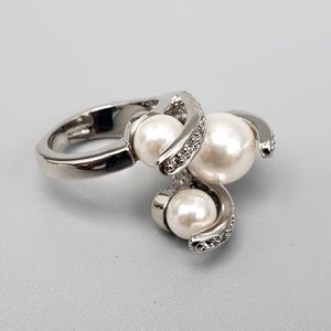 Pearl 18KGE Ring w/ Faux Pearls in a Wrapped-Claw design
